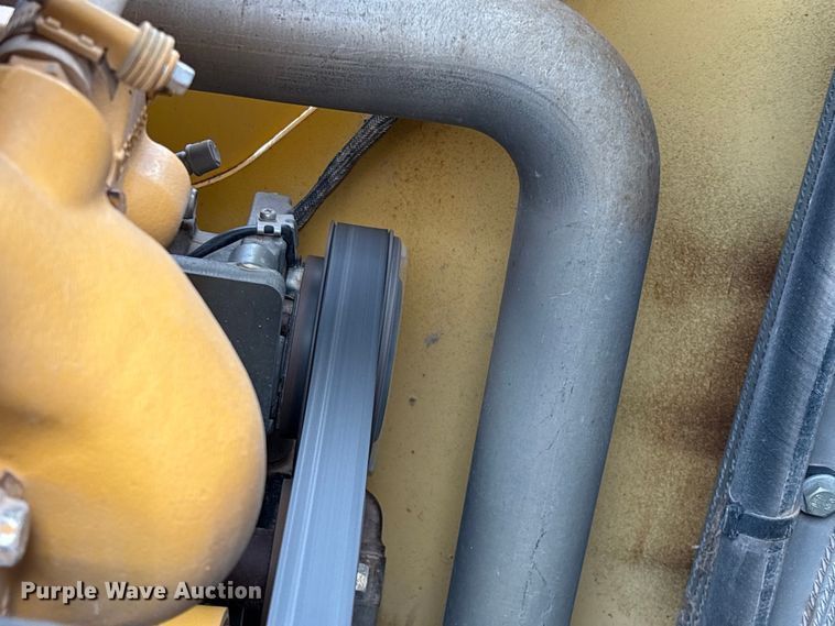 image for item EM0579 2010 John Deere 850J dozer