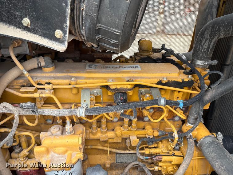 image for item EM0579 2010 John Deere 850J dozer