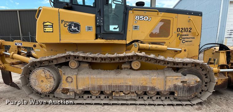 image for item EM0579 2010 John Deere 850J dozer