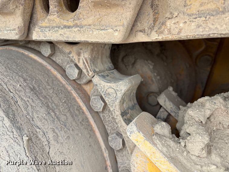 image for item EM0579 2010 John Deere 850J dozer