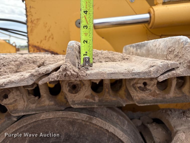 image for item EM0579 2010 John Deere 850J dozer