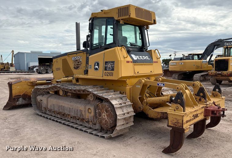image for item EM0580 2010 John Deere 850J dozer
