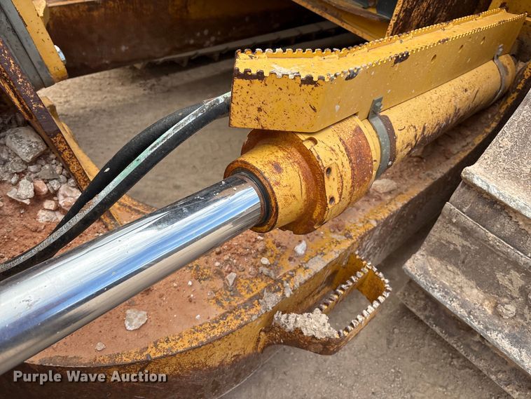 image for item EM0580 2010 John Deere 850J dozer