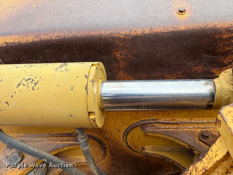 image for item EM0580 2010 John Deere 850J dozer