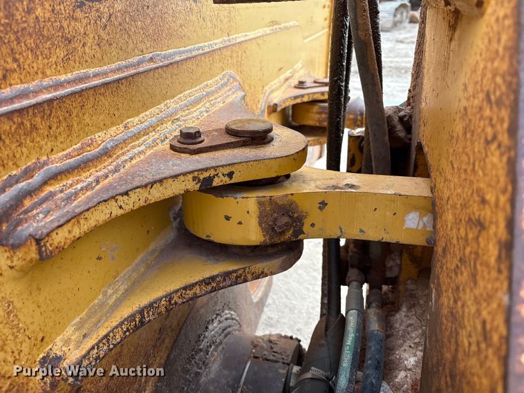 image for item EM0580 2010 John Deere 850J dozer