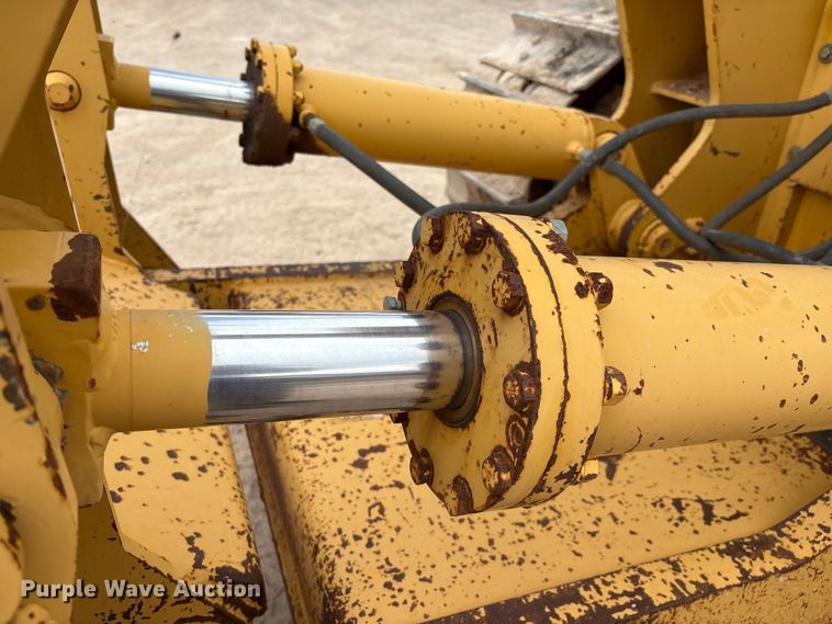 image for item EM0580 2010 John Deere 850J dozer