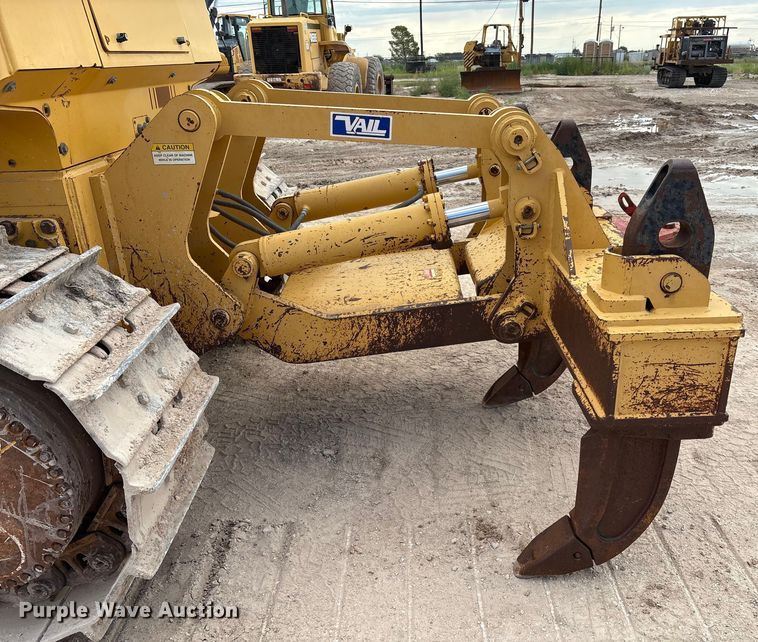 image for item EM0580 2010 John Deere 850J dozer
