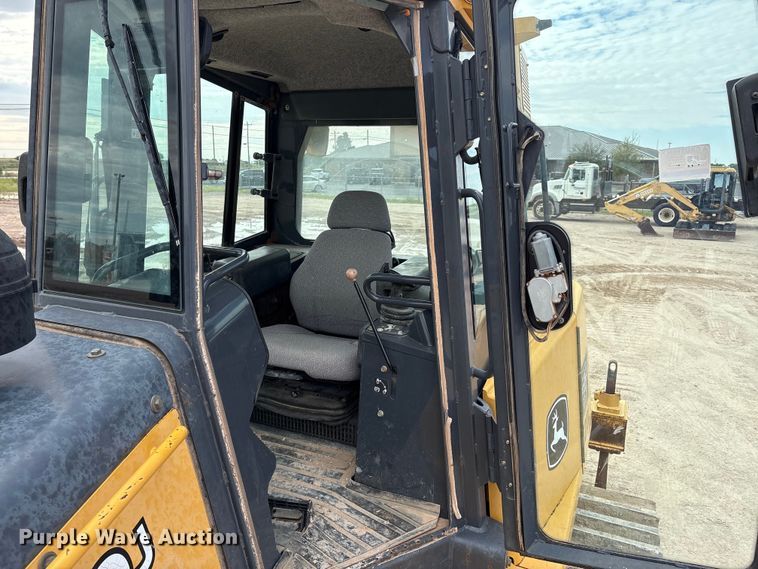 image for item EM0580 2010 John Deere 850J dozer