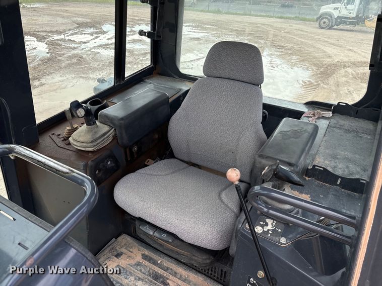 image for item EM0580 2010 John Deere 850J dozer