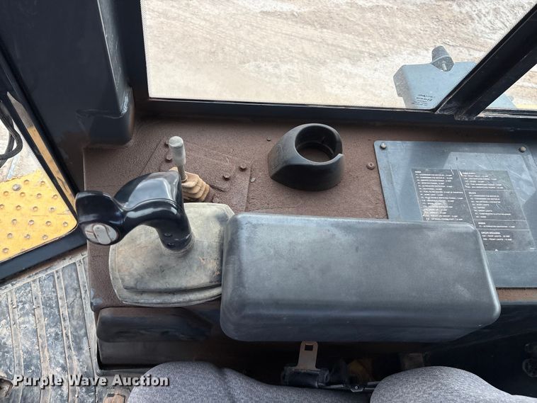 image for item EM0580 2010 John Deere 850J dozer