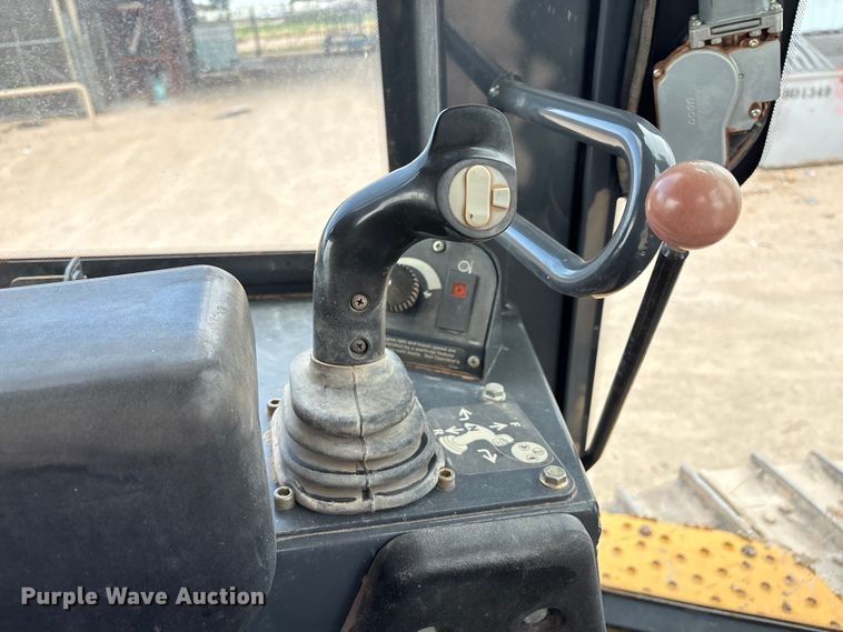 image for item EM0580 2010 John Deere 850J dozer