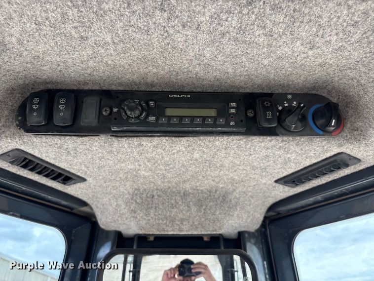 image for item EM0580 2010 John Deere 850J dozer