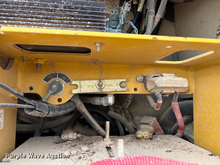 image for item EM0580 2010 John Deere 850J dozer