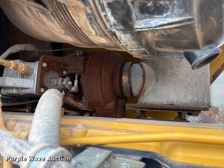 image for item EM0580 2010 John Deere 850J dozer