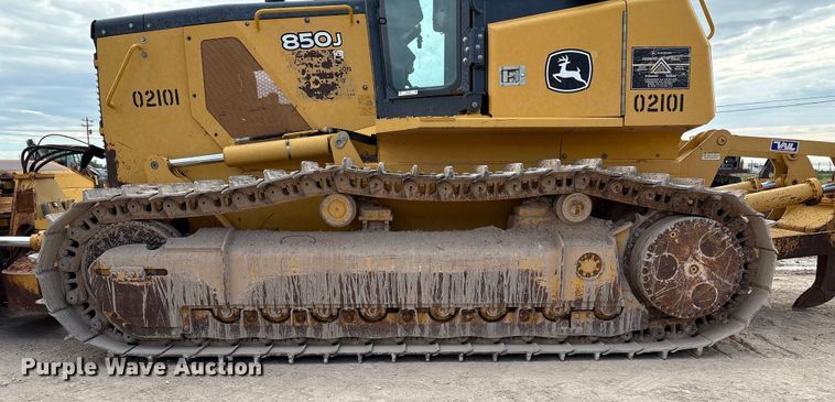 image for item EM0580 2010 John Deere 850J dozer
