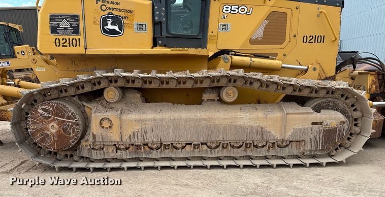 image for item EM0580 2010 John Deere 850J dozer