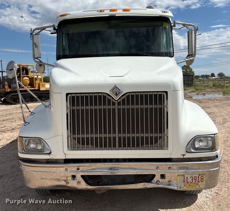 image for item EM0582 2005 International 9200i dump truck