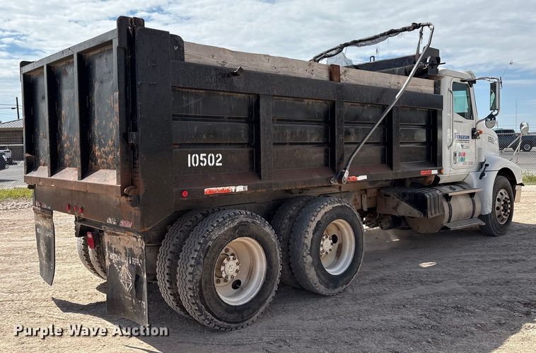 image for item EM0582 2005 International 9200i dump truck