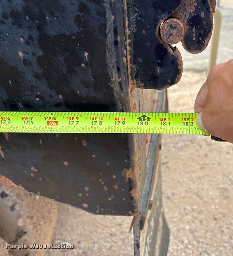 image for item EM0582 2005 International 9200i dump truck