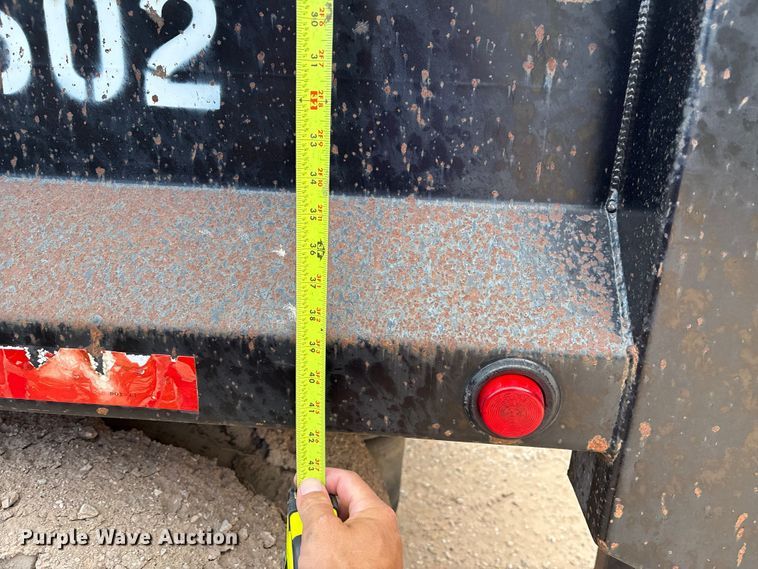 image for item EM0582 2005 International 9200i dump truck