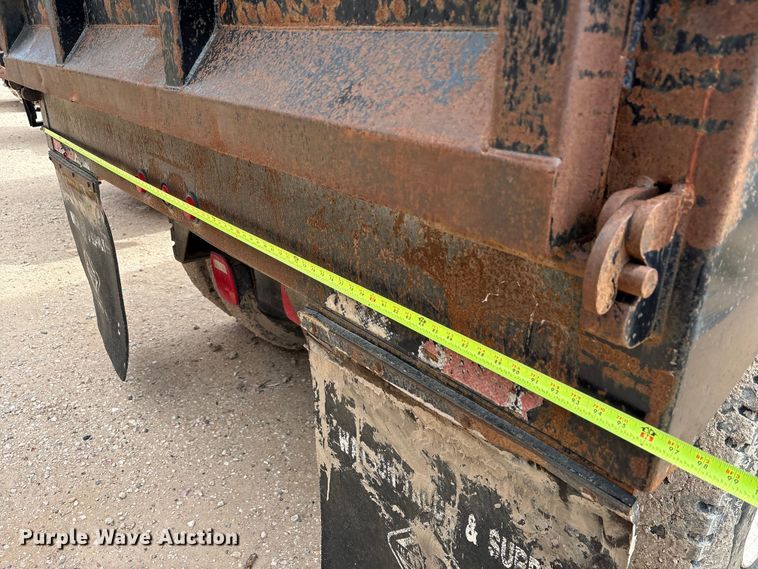 image for item EM0582 2005 International 9200i dump truck