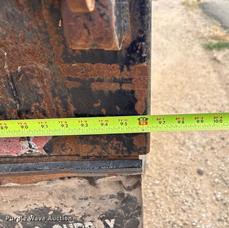 image for item EM0582 2005 International 9200i dump truck