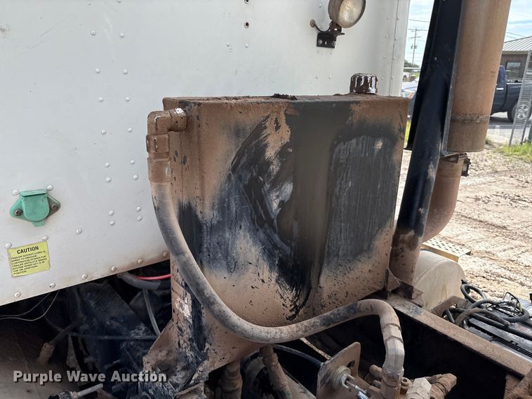 image for item EM0582 2005 International 9200i dump truck