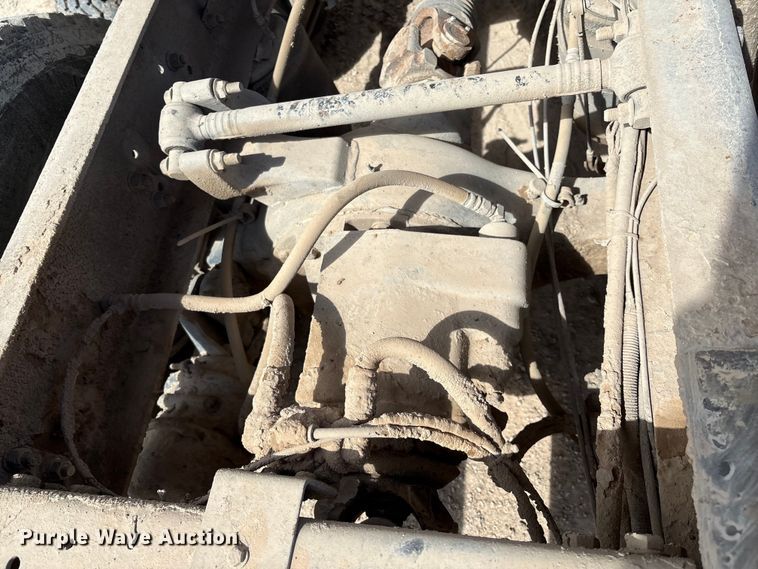 image for item EM0582 2005 International 9200i dump truck