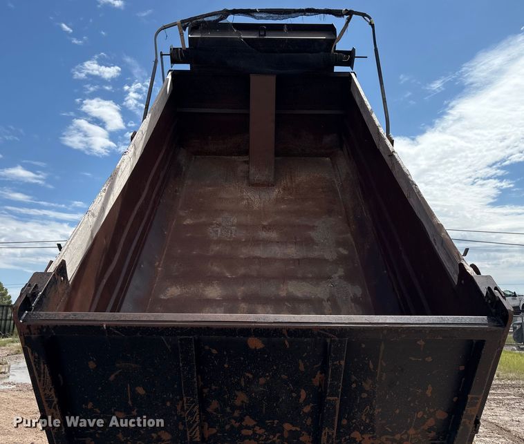 image for item EM0582 2005 International 9200i dump truck