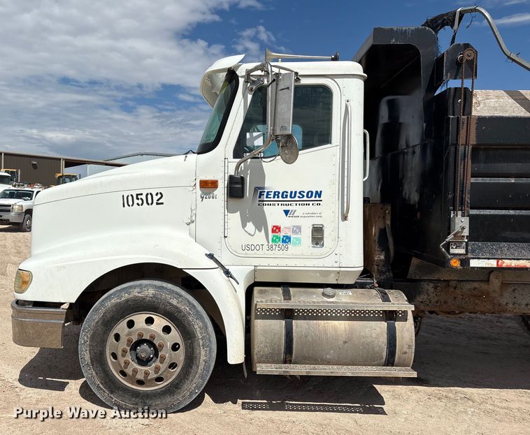 image for item EM0582 2005 International 9200i dump truck