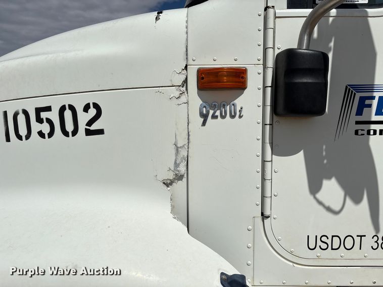 image for item EM0582 2005 International 9200i dump truck