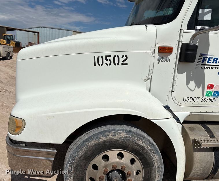 image for item EM0582 2005 International 9200i dump truck