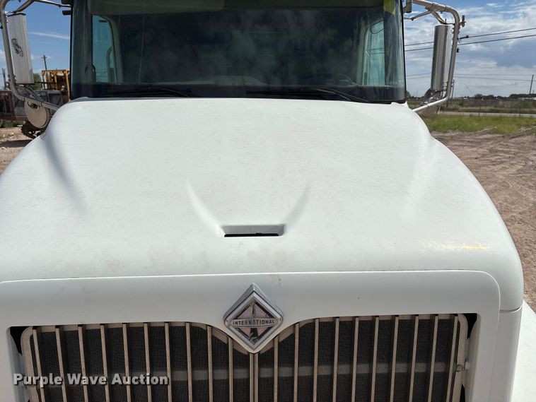 image for item EM0582 2005 International 9200i dump truck