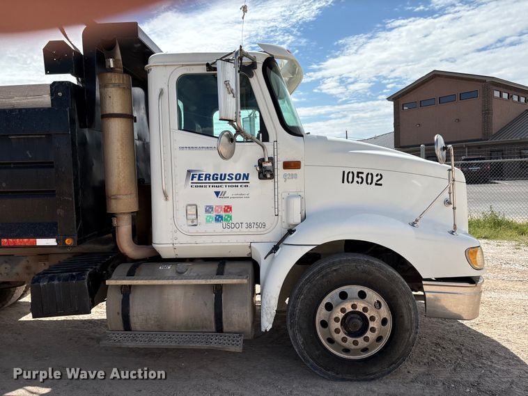 image for item EM0582 2005 International 9200i dump truck