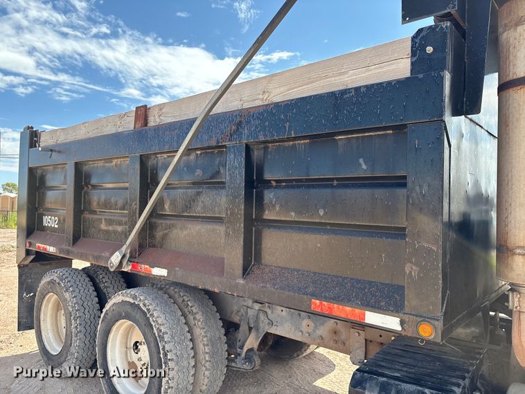 image for item EM0582 2005 International 9200i dump truck