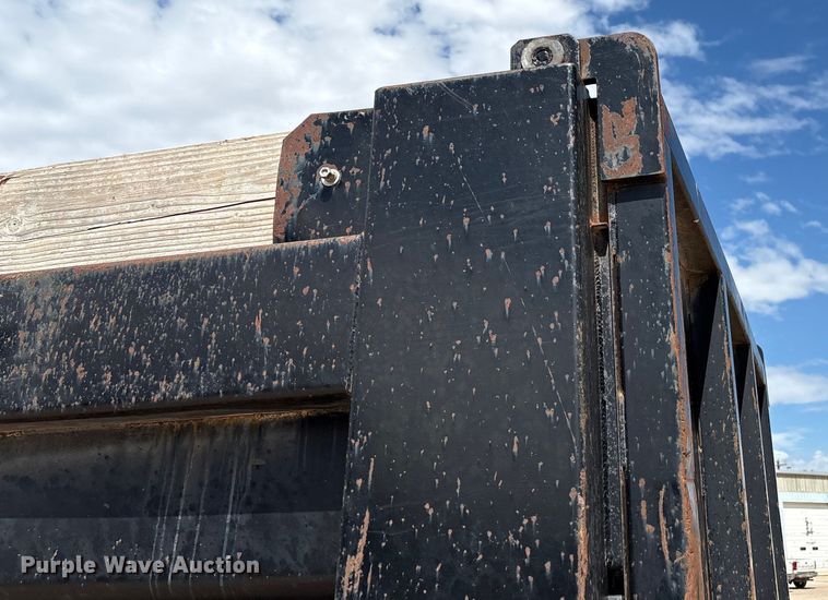 image for item EM0582 2005 International 9200i dump truck