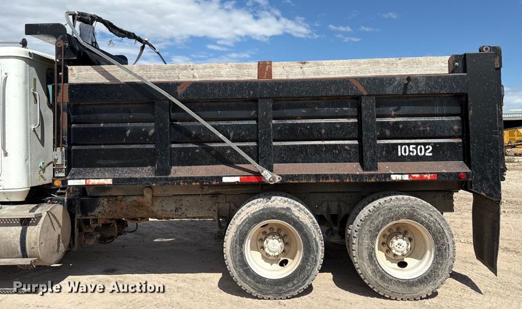 image for item EM0582 2005 International 9200i dump truck