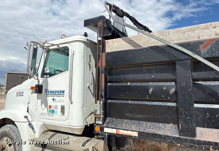 image for item EM0582 2005 International 9200i dump truck