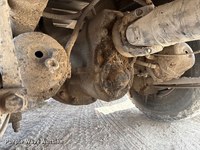 image for item EM0582 2005 International 9200i dump truck