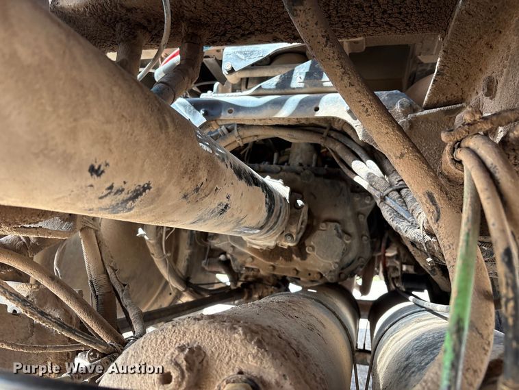 image for item EM0582 2005 International 9200i dump truck