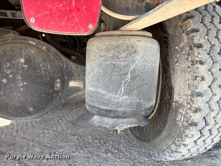 image for item EM0582 2005 International 9200i dump truck