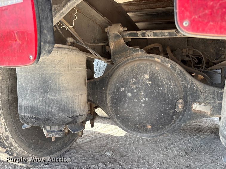 image for item EM0582 2005 International 9200i dump truck