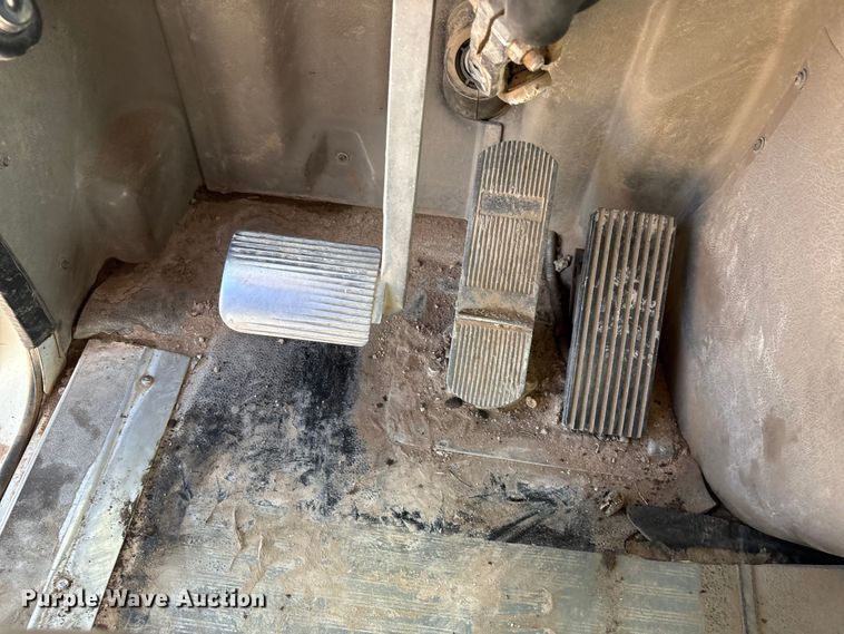 image for item EM0582 2005 International 9200i dump truck