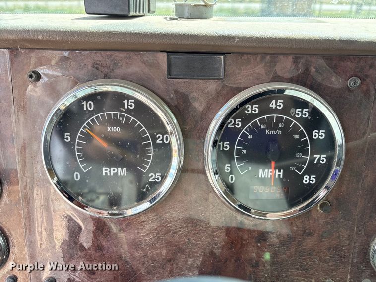 image for item EM0582 2005 International 9200i dump truck