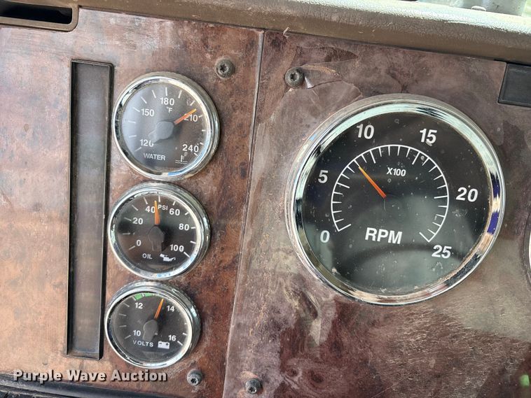 image for item EM0582 2005 International 9200i dump truck