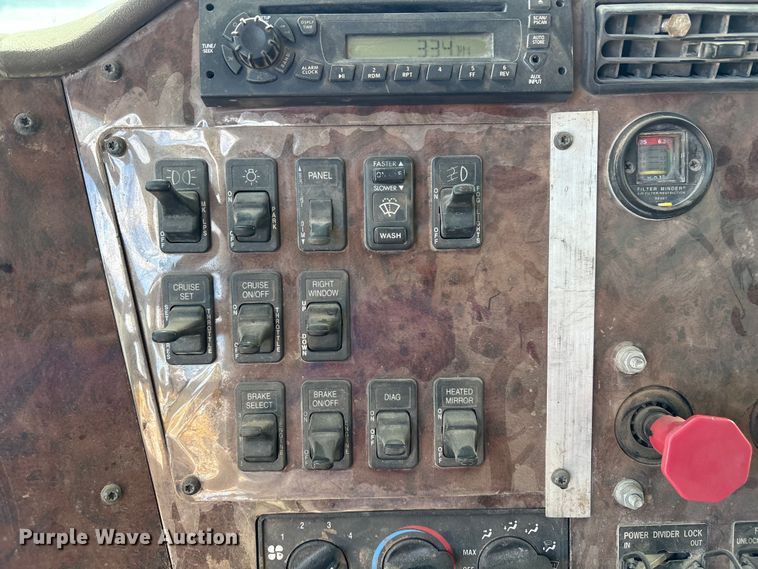 image for item EM0582 2005 International 9200i dump truck