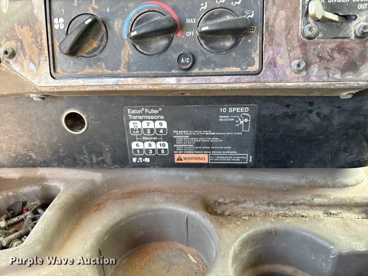 image for item EM0582 2005 International 9200i dump truck