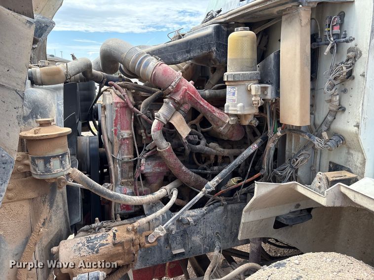 image for item EM0582 2005 International 9200i dump truck