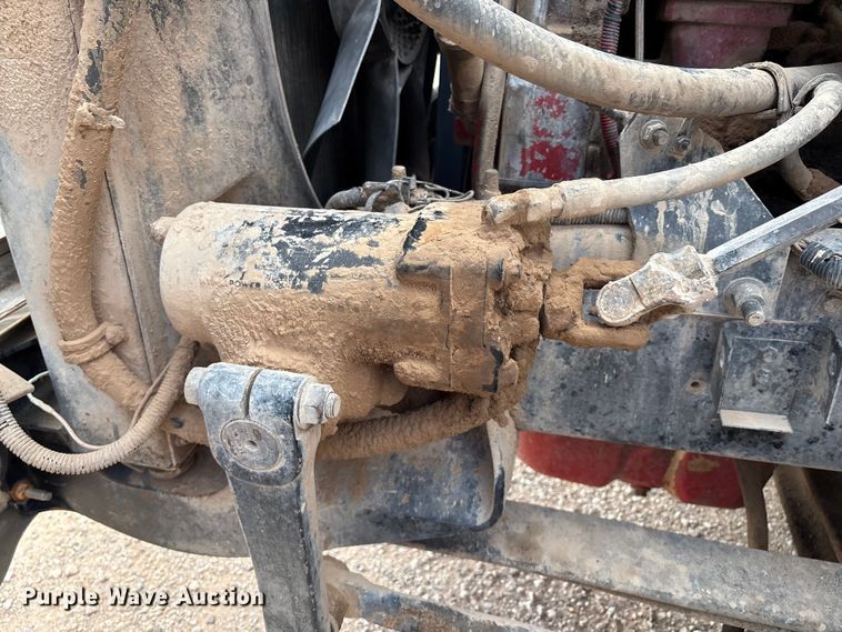 image for item EM0582 2005 International 9200i dump truck