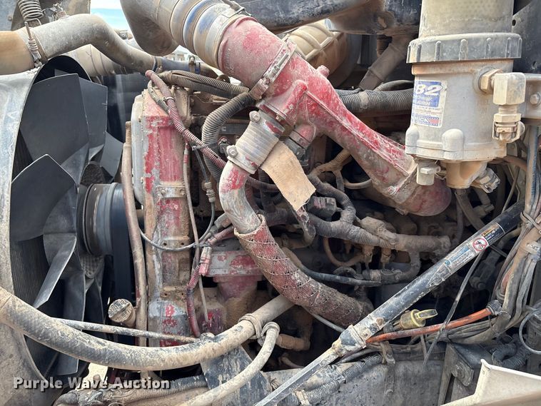 image for item EM0582 2005 International 9200i dump truck